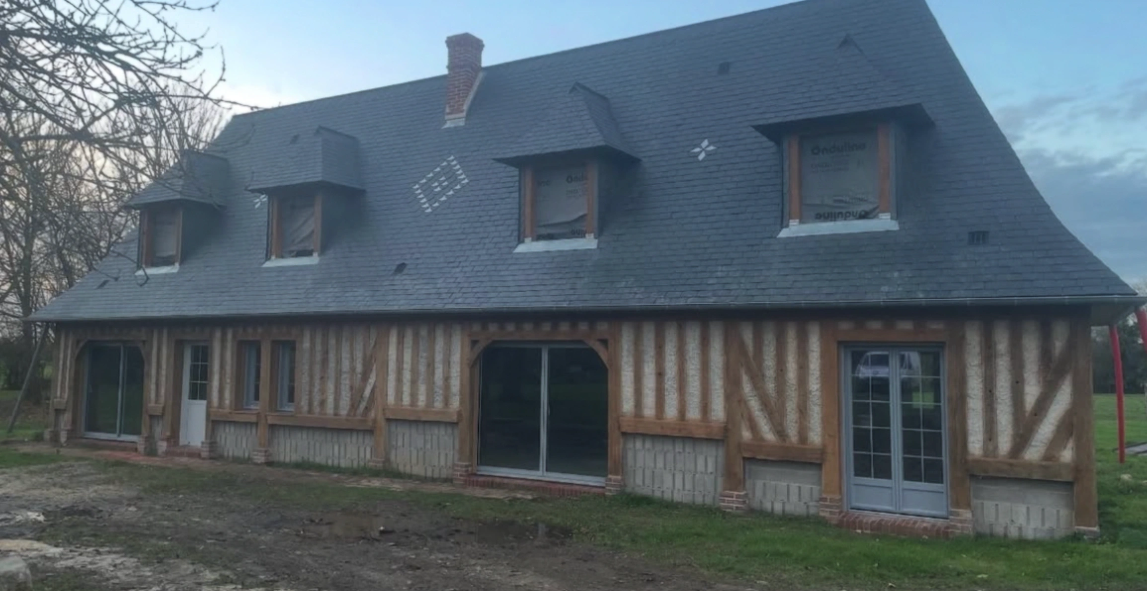 Habillage chêne façade normande, finitions artisan